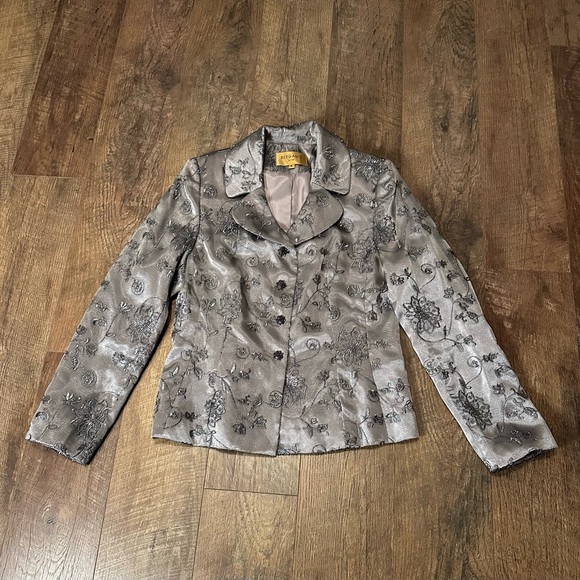 Bergamo by EBI Embroidered Formal Suit - Picture 5 of 10